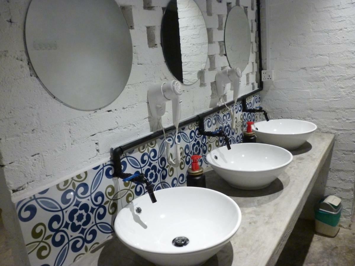 Ola Lavanderia Cafe Malacca Esterno foto